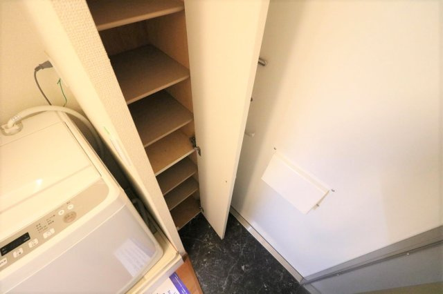 レオパレスラ　ルーナの玄関|きれいな玄関です