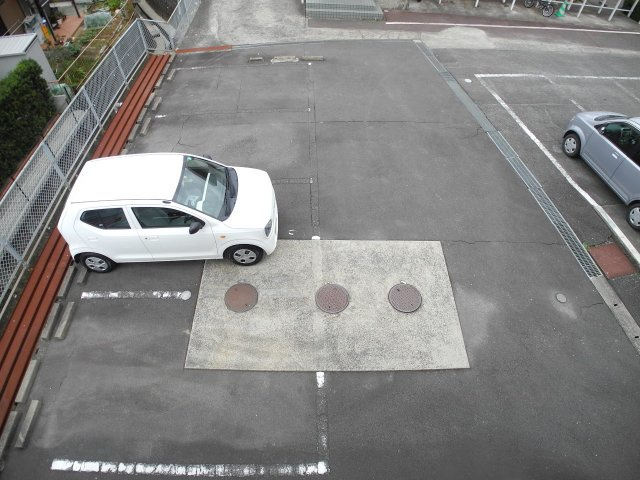 カルディアクリーンの駐車場