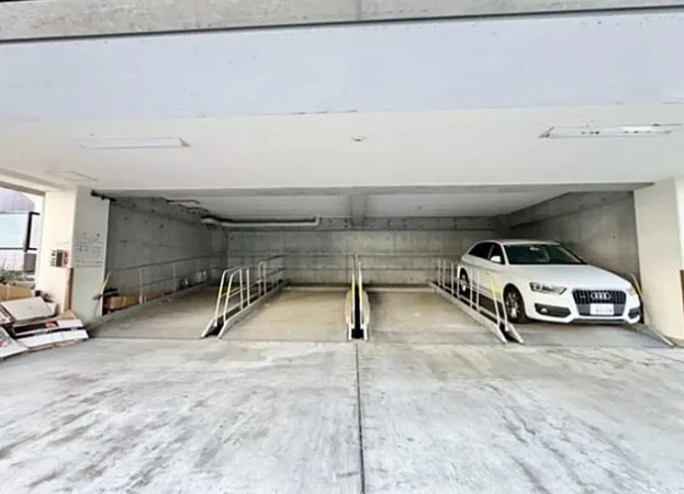 THEパームス西戸山の駐車場