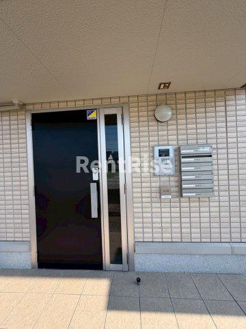 リヴァージュのエントランス|(302)ｶｳﾝﾀｰｷｯﾁﾝ