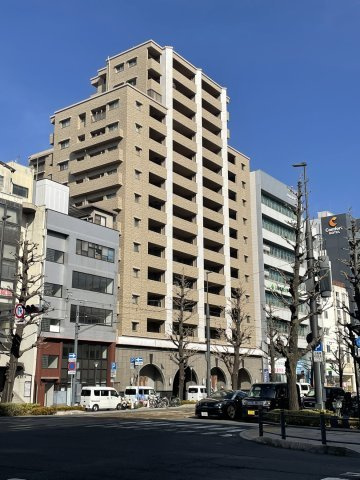 アルファステイツ市駅前