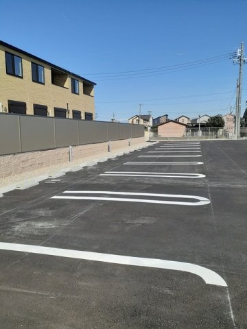 クレールＢの駐車場