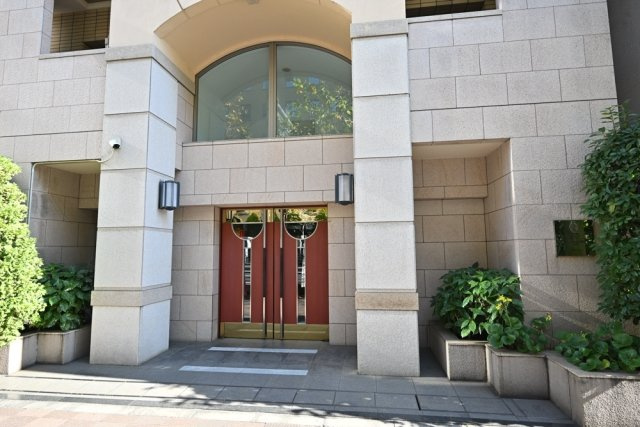 グラーサ銀座イーストのエントランス|ゆとりのあるエントランスです