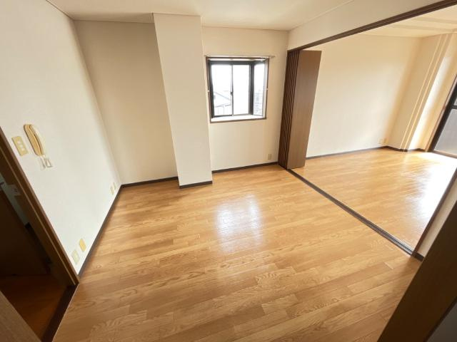 オーシャン元町の内装|ダイニング