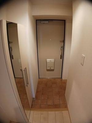 【玄関】 | サンリット三建 | 収納もある玄関です