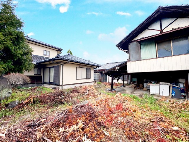 太田市新田上田中町　中古住宅の庭