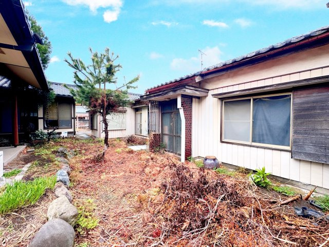 太田市新田上田中町　中古住宅の庭