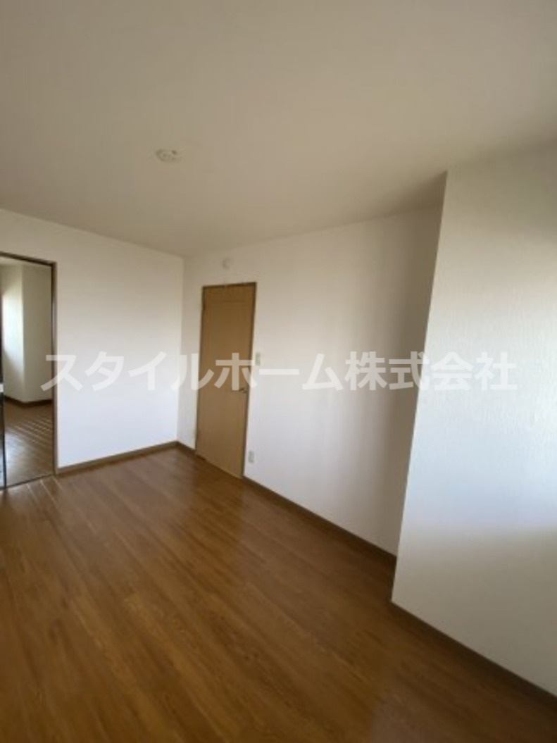 アンピレインIIの洋室|別部屋写真です。