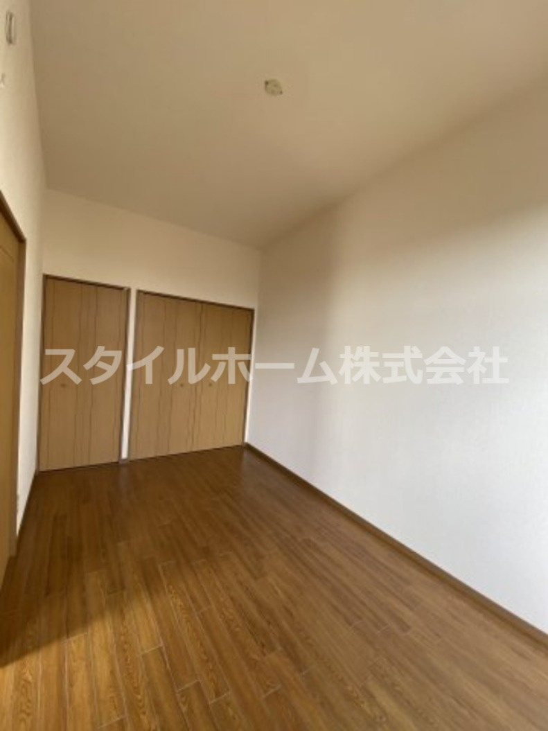 アンピレインIIの寝室|別部屋写真です。