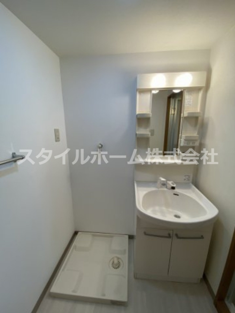 アンピレインIIの洗面所|別部屋写真です。
