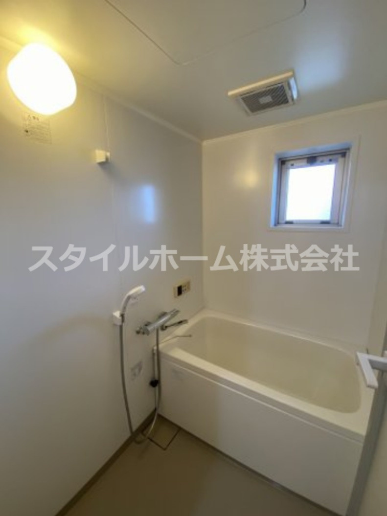 アンピレインIIの浴室|別部屋写真です。