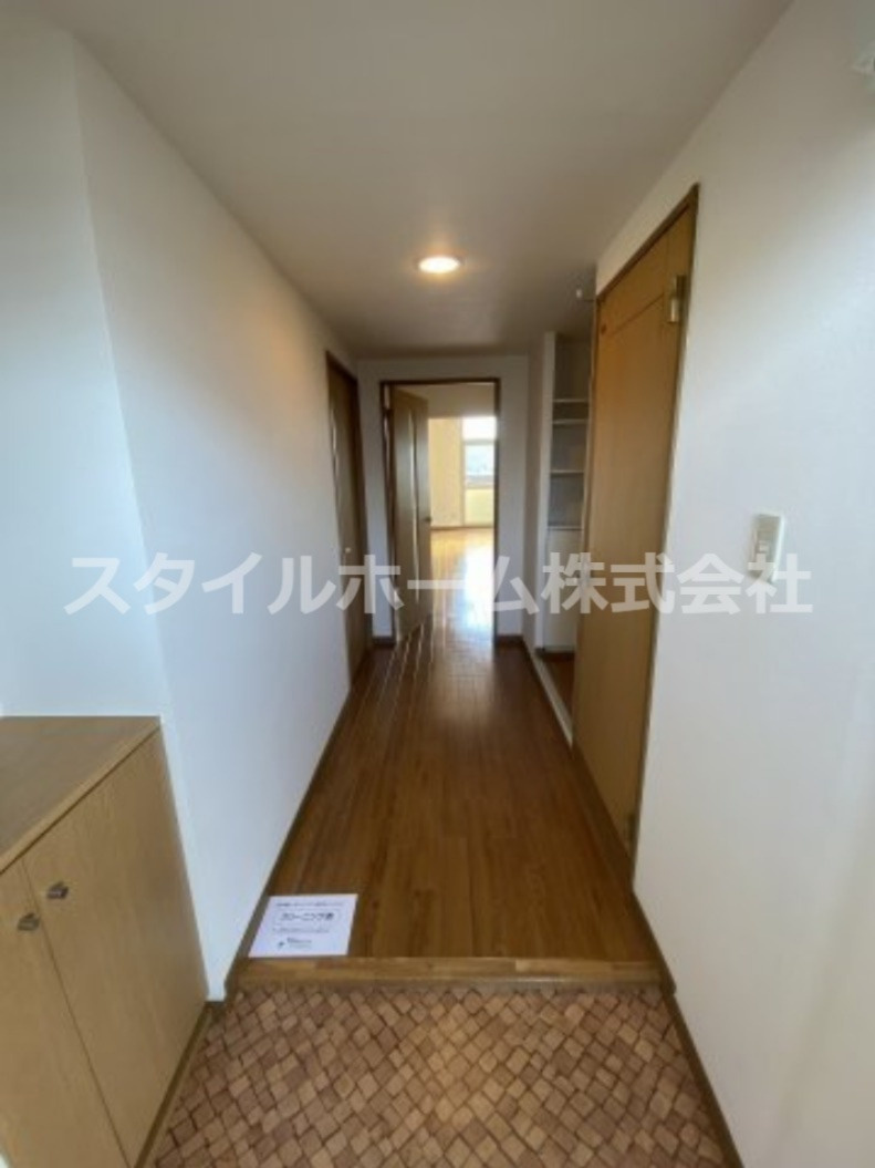 アンピレインIIの玄関|別部屋写真です。