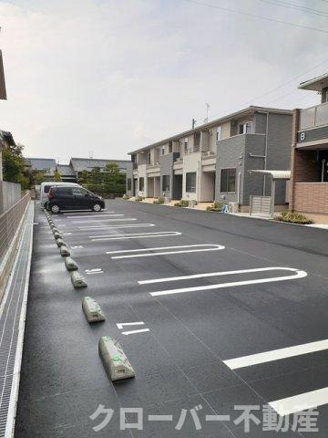 クラール柞原Ａの駐車場
