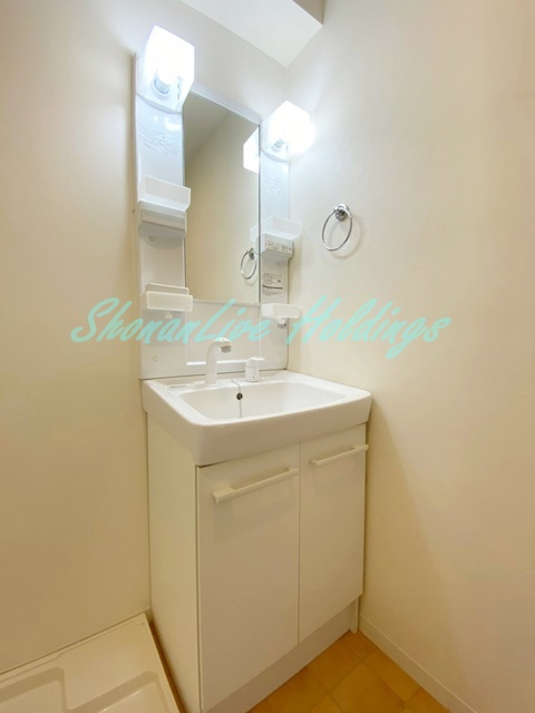 横浜市戸塚区上倉田町の賃貸マンションの洗面所|明るい洗面所です