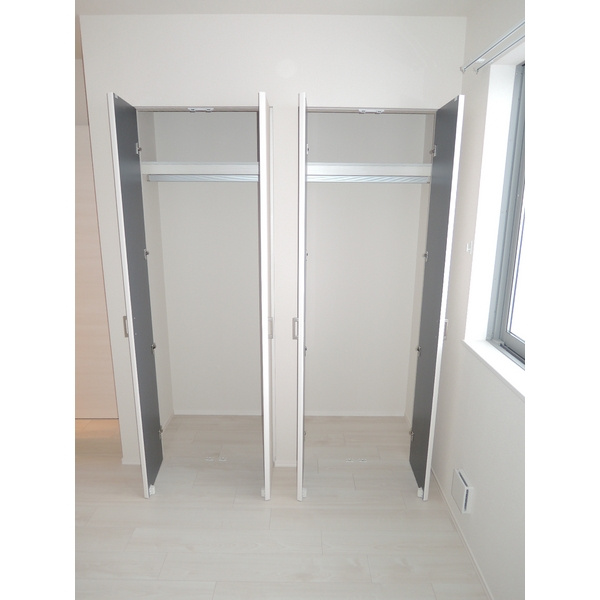 稲城市東長沼のアパートの収納