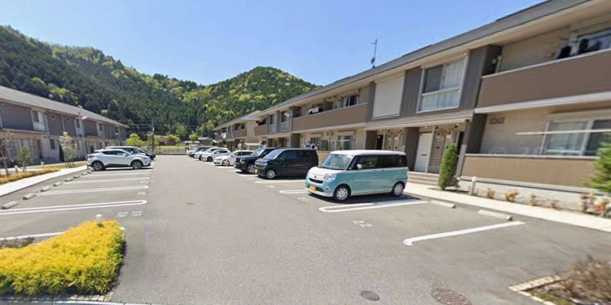 ロイヤルタウン篠山口Ｂの駐車場
