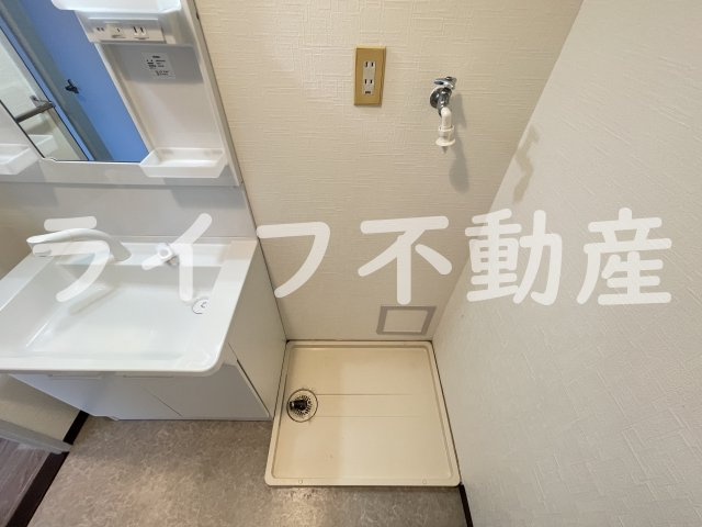 シロハイヌ小阪の洗面所|脱衣スペースもあります