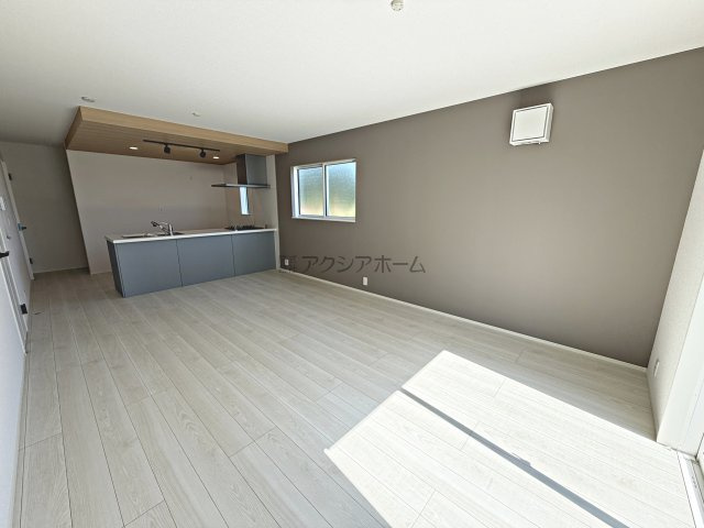 所沢市下安松・全2棟　新築一戸建　2号棟　～LDK17帖～