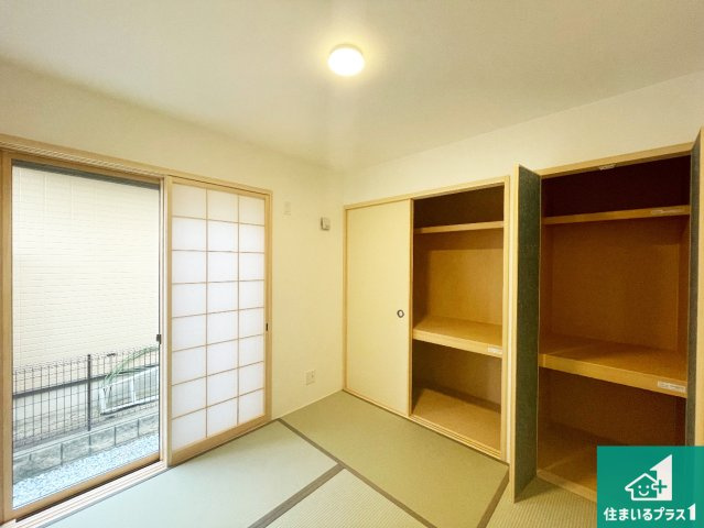 29日(土)30日(日)現地ご見学可能！　神戸市北区京地　限定1邸の和室|一室あると便利な和室は客間としてだけでなく、小さなお子様のプレイルームや食後のくつろぎスペースとしてもご利用いただけます。収納もついていますので大活躍間違いなし！