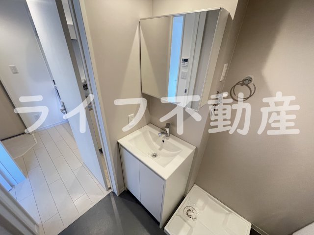 オストセレーネの独立洗面台|独立洗面台、小物を置くことができて便利です