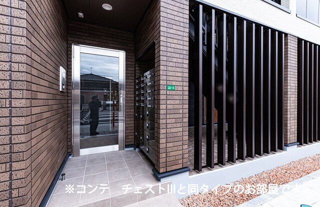 ヒカルサ　小牧田県ウエストのエントランス