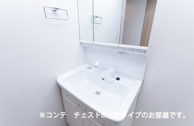 ヒカルサ　小牧田県ウエストの洗面所