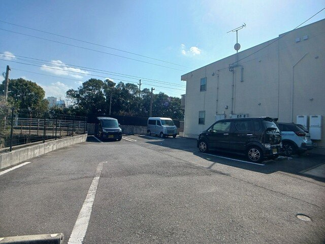 ジェネシス　Ⅷ番館の駐車場