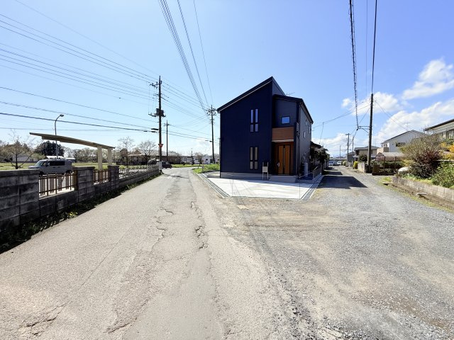 小美玉市江戸1期　新築戸建の前面道路含む現地写真|実際に現地で周辺環境や街並み、近隣のスーパーや通学路の安全性、病院、公園・・・など生活のイメージをご確認ください！