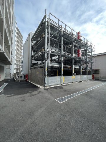 セレニテ神戸ミラクノールの駐車場