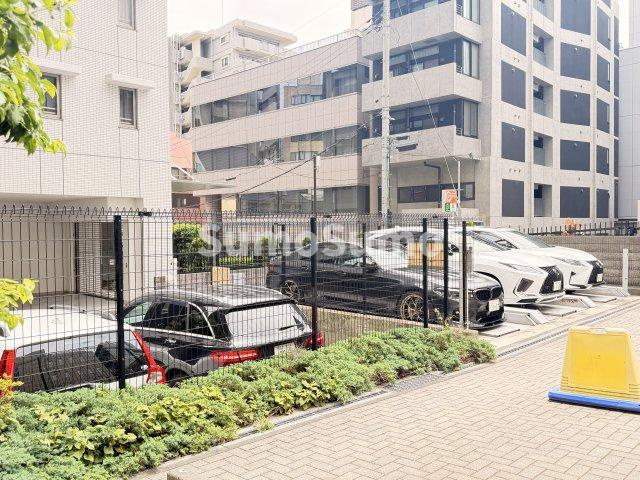 パークアクシス渋谷桜丘ウエストの駐車場|駐車場に車を止められます