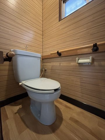 上野田貸家のトイレ|清潔感のあるトイレです