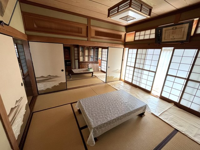 【和室】 | 農地山林付き　万倉小学校に通える平屋中古住宅　宇部市大字東須恵 | 畳の上でゆっくりとくつろげる和室です