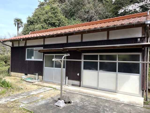 【収納】 | 農地山林付き　万倉小学校に通える平屋中古住宅　宇部市大字東須恵 | 納屋倉庫です