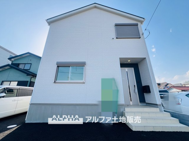 昭島市緑町5丁目全１棟　新築戸建の外観|【Blue Moment】◆空を感じるひととき◆
空を見上げる時間が、暮らしに少しの余白をつくる。そんな穏やかな瞬間がここにある。