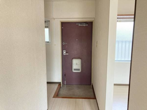 横須賀市公郷町６丁目の賃貸マンションの玄関