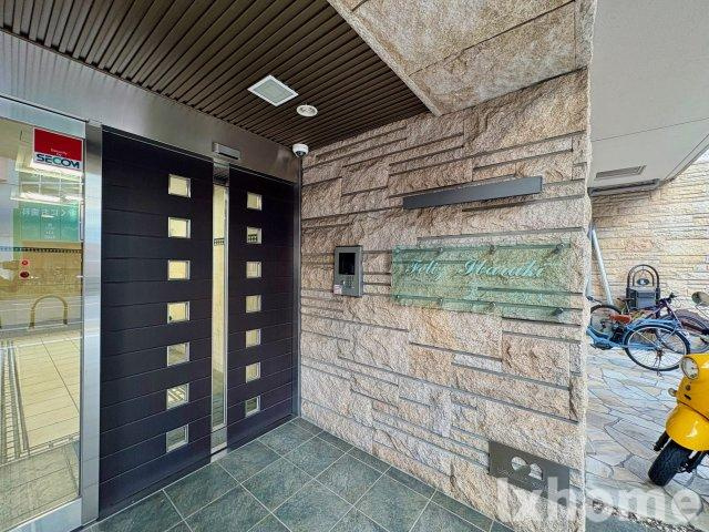 フェリーズ茨木のエントランス|建物の内部です