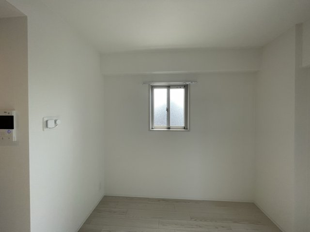 エスリードレジデンス大阪本町の居間・リビング|同マンション反転イプを表示しています