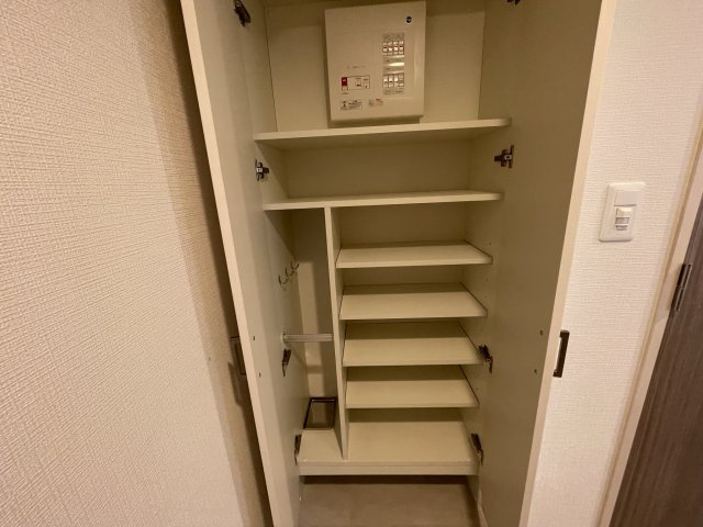 エスリードレジデンス大阪本町の収納|同マンション反転イプを表示しています