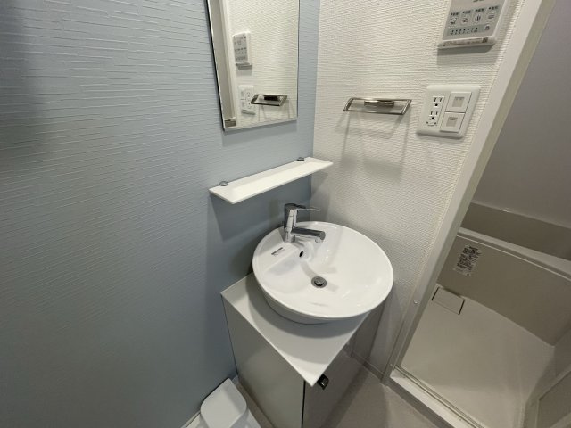 エスリードレジデンス大阪本町の独立洗面台|同マンション反転イプを表示しています