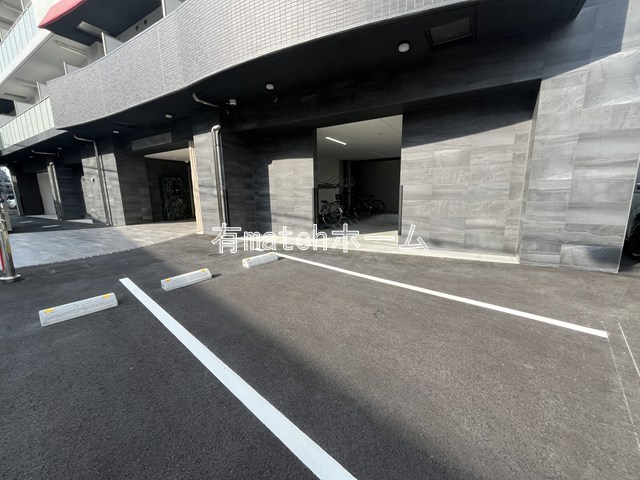 Alivis放出の駐車場