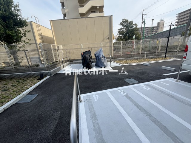Alivis放出の駐車場