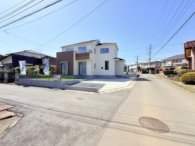小美玉市栗又四ケ　新築戸建ての前面道路含む現地写真|実際に現地で周辺環境や街並み、近隣のスーパーや通学路の安全性、病院、公園・・・など生活のイメージをご確認ください！