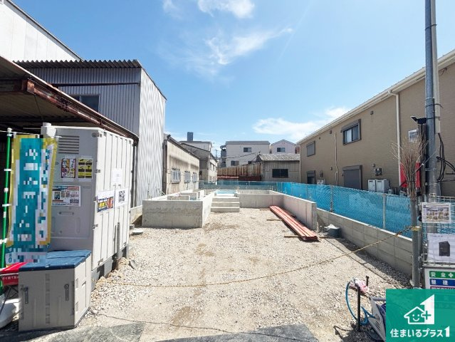 守口市寺方錦通　第2期　新築一戸建ての外観|周辺は落ち着いた街並みの住宅地！子育てがしやすい住環境です！まだ未完成ですが、現地でしかわからない事もございます。是非一度ご覧ください。