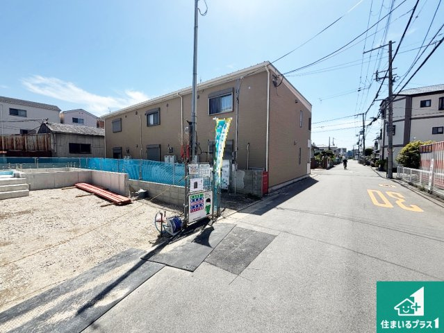 守口市寺方錦通　第2期　新築一戸建ての前面道路含む現地写真|周辺は落ち着いた街並みの住宅地！子育てがしやすい住環境です！まだ未完成ですが、現地でしかわからない事もございます。是非一度ご覧ください。