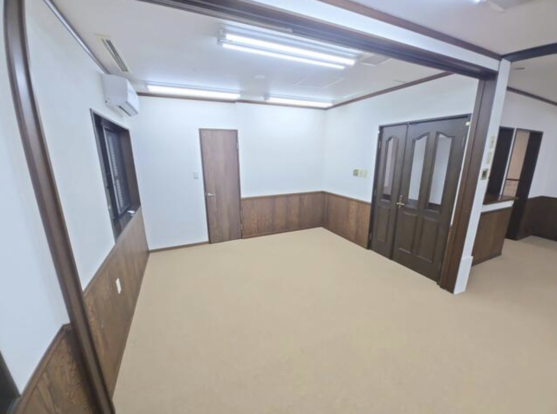 守山市吉身３丁目の店舗事務所の内装