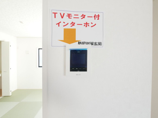 【セキュリティ】 | 甲斐市志田 新築戸建全3棟 3号棟 塩崎駅歩7分 お庭広々 | 来訪者が一目瞭然のモニター付きインターフォン