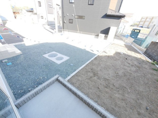 【その他】 | 甲斐市志田 新築戸建全3棟 2号棟 駅歩7分 敷地60坪 | リビングから見た庭