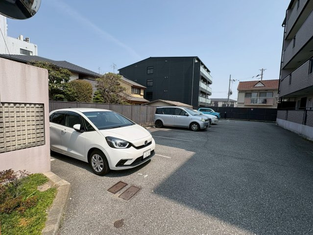 ボヌール宝塚の駐車場|駐車場に車を止められます