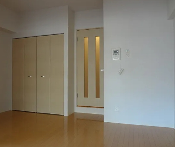 レフィーナカルム江坂の洋室