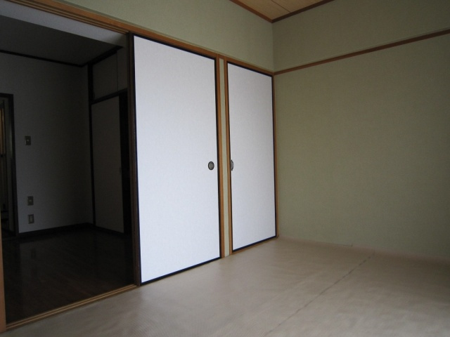 押部マンションの洋室